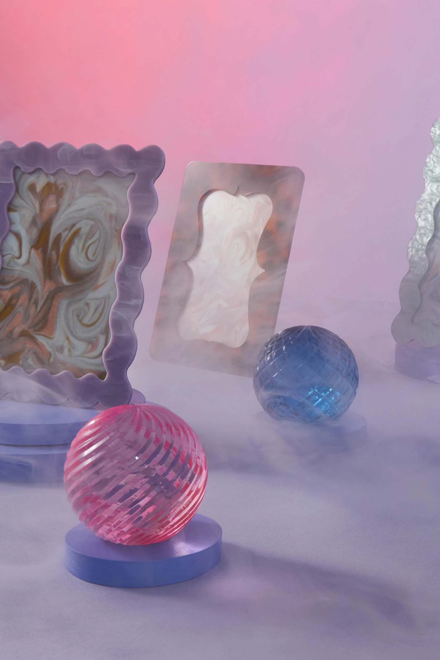 &klevering Pink Sphere Paperweight &klevering Pink Sphere Paperweight