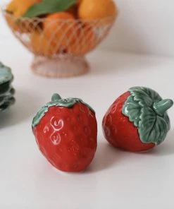 &klevering Strawberry Salt and Pepper Pots