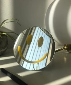 &klevering Standing Smile Mirror - Yellow