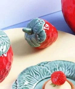 &klevering Strawberry Salt and Pepper Pots